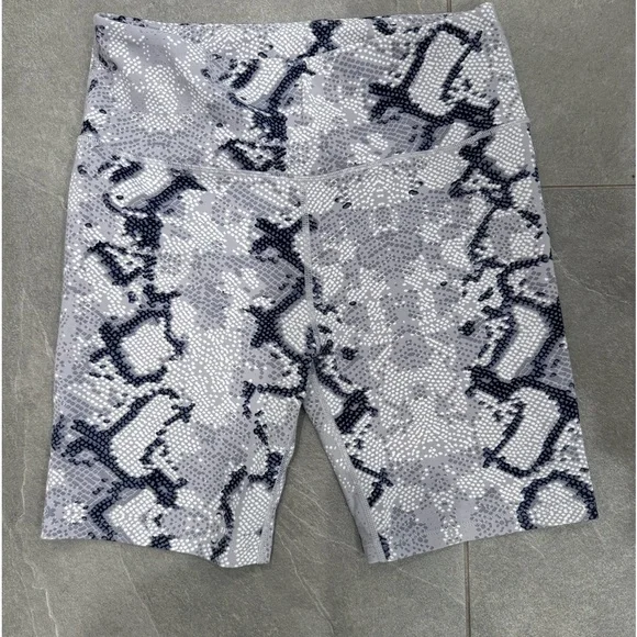 Varley Biker Shorts Albury Animal Print Bike Shorts Snakeskin Size small - Picture 3 of 9